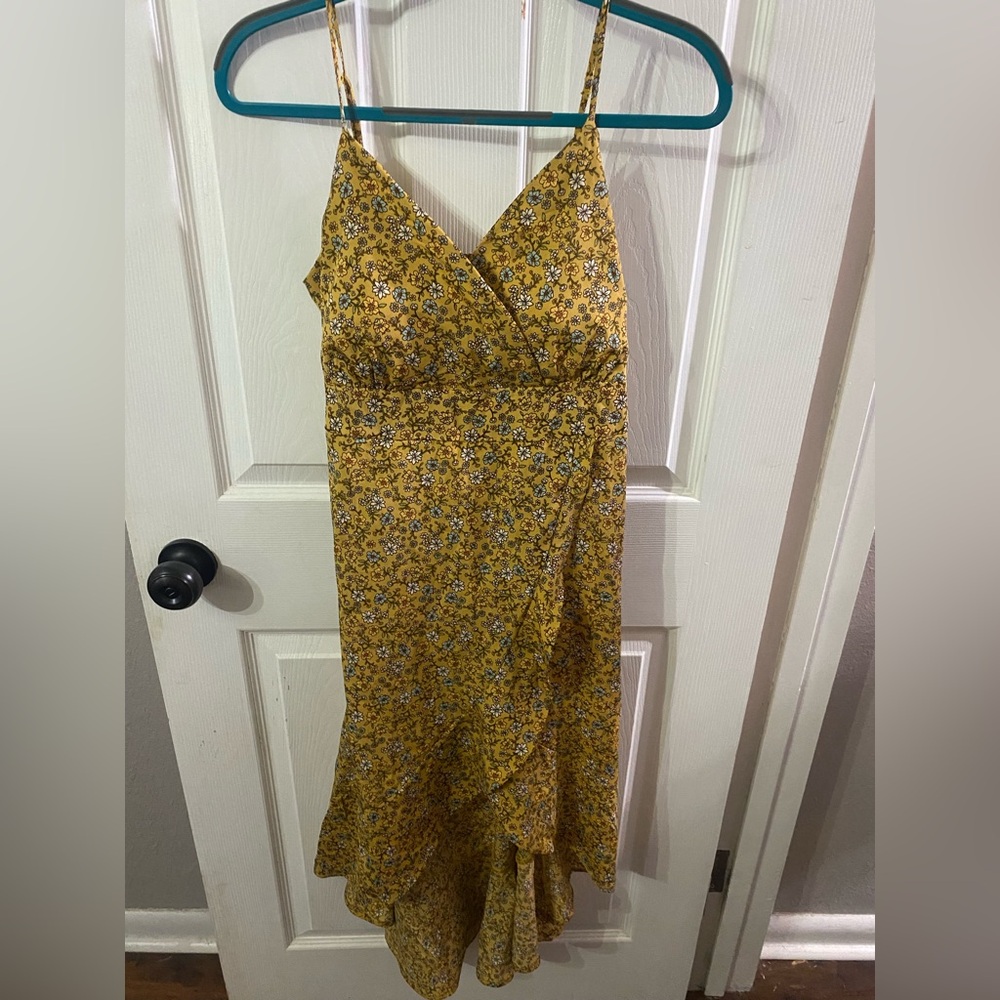 Junior’s Medium Yellow Sundress
